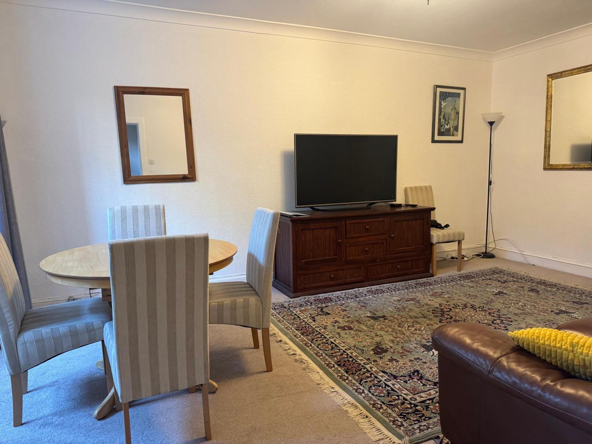 Apartment In Excellent City Centre Location, Edinburgh
